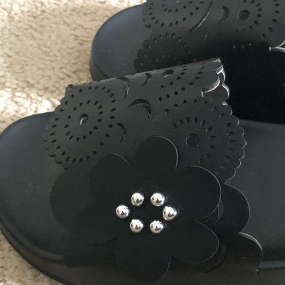 Nanette Lepore black/ silver flower sandals 7 - Picture 6 of 8